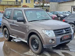 Grau Gebraucht 2011 Mitsubishi Pajero Inform SUV | € 14.900