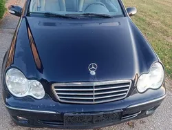 Blau Gebraucht 2005 Mercedes C200 Avantgarde Limousine | € 1.777 (Superpreis)