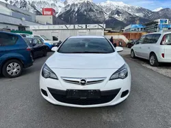 Weiß Gebraucht 2015 Opel Astra GTC Sport Limousine | € 7.890