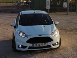 Weiß Gebraucht 2014 Ford Fiesta ST Kleinwagen | € 8.200