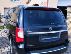 Schwarz Gebraucht 2012 Lancia Voyager Gold Van / Kleinbus | € 11.900