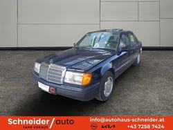 Blau Gebraucht 1990 Mercedes E260 Limousine | € 7.966