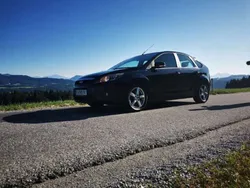 Schwarz Gebraucht 2011 Ford Focus Limousine | € 3.100