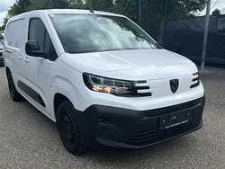 Icy weiss Gebraucht 2024 Peugeot Partner Premium Van / Kleinbus | € 23.520 (Superpreis)