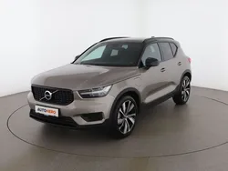 Grau Gebraucht 2022 Volvo XC40 R-Design SUV | € 35.190 (Fairer Preis)