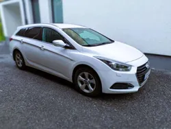 Weiß Gebraucht 2018 Hyundai i40 Kombi | € 13.990
