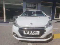 Weiß Gebraucht 2015 Peugeot 208 Active Kleinwagen | € 4.999 (Superpreis)