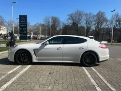 Weiß Gebraucht 2012 Porsche Panamera 4 Limousine | € 30.000