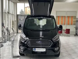 Obisidian black Gebraucht 2023 Ford Tourneo Custom Titanium X Limousine | € 70.990