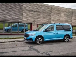 Blau Gebraucht 2022 Ford Tourneo Active Van / Kleinbus | € 36.000