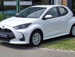 Weiß Gebraucht 2022 Toyota Yaris Active Limousine | € 17.890 (Superpreis)