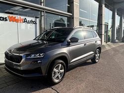 Mittelgrau metallic Gebraucht 2024 Skoda Karoq Selection SUV | € 44.900