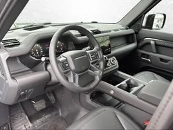 Grau Gebraucht 2024 Land Rover Defender SE Dynamic SUV | € 107.500 (Guter Preis)