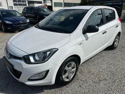 Weiß Gebraucht 2014 Hyundai i20 Comfort Limousine | € 6.900 (Fairer Preis)