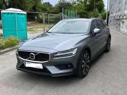 Grau Gebraucht 2019 Volvo V60 CC Kombi | € 23.500 (Etwas zu teuer)