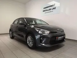 Grau Gebraucht 2018 Kia Rio Silver Limousine | € 9.990 (Fairer Preis)