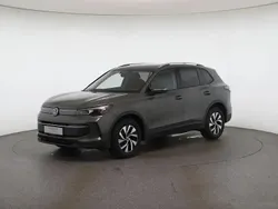 Mittelgrün metallic Neu 2025 VW Tiguan SUV | € 43.850 (Guter Preis)