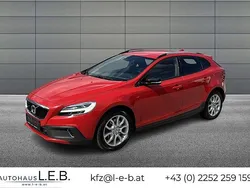Rot Gebraucht 2016 Volvo V40 CC Summum Kombi | € 11.890