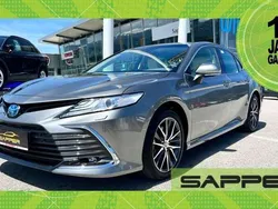 Silber Neu 2024 Toyota Camry Lounge Limousine | € 39.490