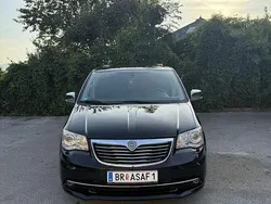 Schwarz Gebraucht 2012 Lancia Voyager Platinum Van / Kleinbus | € 18.999