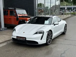 Weiss Gebraucht 2023 Porsche Taycan Performance Package Limousine | € 73.090 (Fairer Preis)