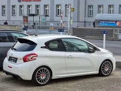Weiß Gebraucht 2014 Peugeot 208 GTi Kleinwagen | € 12.500