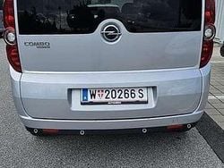 Grau Gebraucht 2016 Opel Combo Cosmo Van / Kleinbus | € 9.900