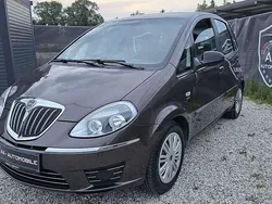 Braun Gebraucht 2012 Lancia Musa Van / Kleinbus | € 3.290