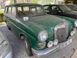Grün Gebraucht 1967 Mercedes 200 Kombi | € 12.800