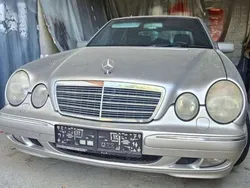 Silber Gebraucht 1996 Mercedes E320 Avantgarde Limousine | € 3.800