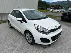 Weiß Gebraucht 2012 Kia Rio Limousine | € 2.405 (Superpreis)