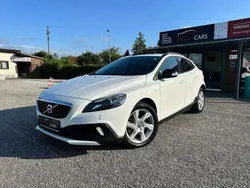 Weiß Gebraucht 2016 Volvo V40 CC Kombi | € 12.500