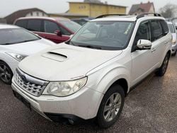 Weiß Gebraucht 2011 Subaru Forester SUV | € 1.990