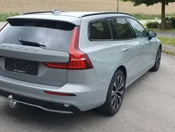 Grau Gebraucht 2024 Volvo V60 R-Design Kombi | € 27.500