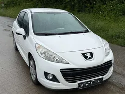 Weiß Gebraucht 2010 Peugeot 207 Tendance Kleinwagen | € 1.700