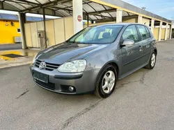 Grau Gebraucht 2006 VW Golf V Trendline Kleinwagen | € 1.800