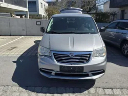 Gebraucht 2014 Lancia Voyager Platinum Van / Kleinbus | € 17.000