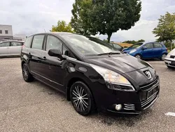 Schwarz Gebraucht 2012 Peugeot 5008 Active Van / Kleinbus | € 3.990 (Fairer Preis)