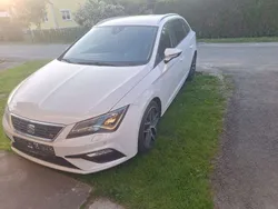 Weiß Gebraucht 2017 Seat Leon ST FR Kombi | € 17.000