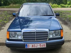Blau Gebraucht 1989 Mercedes E230 Limousine | € 7.800
