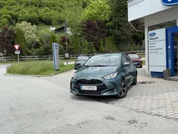 Grün Neu 2025 Toyota Yaris Active Limousine | € 23.987 (Guter Preis)