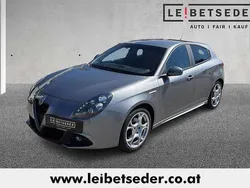 Grau Gebraucht 2016 Alfa Romeo Giulietta Super Kleinwagen | € 10.900