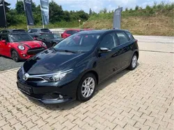 Grau Gebraucht 2015 Toyota Auris Active Limousine | € 11.500 (Teuer)