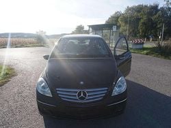 Schwarz Gebraucht 2005 Mercedes 180 Limousine | € 1.390