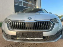 Silber Gebraucht 2021 Skoda Octavia Ambition Kombi | € 17.500 (Guter Preis)