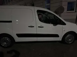 Weiß Gebraucht 2009 Peugeot Partner Tepee Outdoor Van / Kleinbus | € 2.100