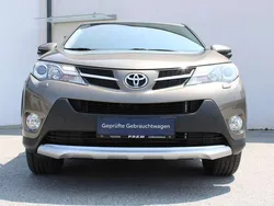 Braun Gebraucht 2015 Toyota RAV4 Design SUV | € 13.900 (Fairer Preis)