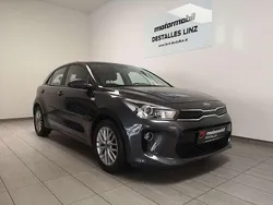 Grau Gebraucht 2018 Kia Rio Silver Limousine | € 9.990 (Fairer Preis)