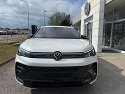 Weiss metallicperleffekt Gebraucht 2025 VW Tiguan R-line SUV | € 66.700