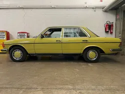Gelb Gebraucht 1979 Mercedes E280 Limousine | € 14.900